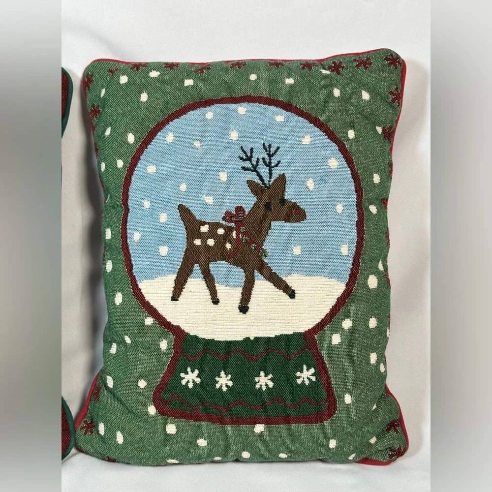 VTG Christmas Tapestry Throw Pillows Set Santa & Reindeer Snow Globe Decor 15x12